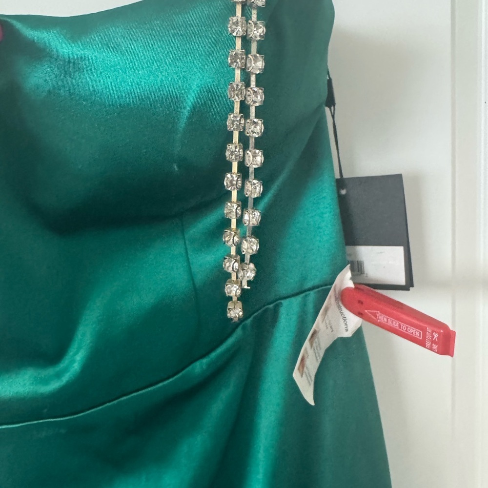 Nwt IEENA for Mac Duggal Satin Sleeveless Gown Color Emerald Green 10 (Defect) - Picture 6 of 13
